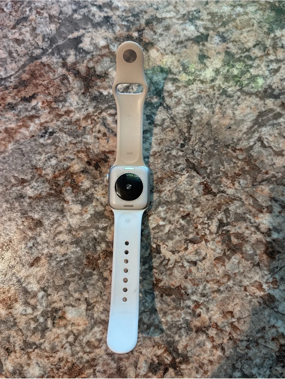 Apple Watch SE 2nd Gen with Starlight Aluminum Case and Starlight Sport Band